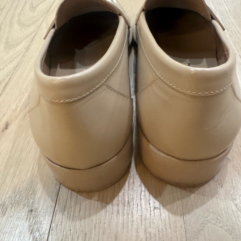 CHANEL Beige Loafers with Gold Detail size 38 - Picture 4 of 7